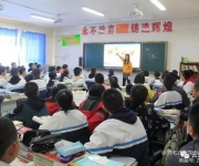 我校組織“新教師、新風(fēng)采”過關(guān)課活動