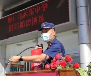 加強安全教育 搞好安全防范——懷仁市云東中學(xué)舉行消防與防震應(yīng)急疏散演練