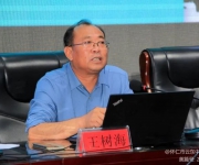 如何做一個優(yōu)秀班主任——懷仁市云東中學(xué)舉行新學(xué)年班主任培訓(xùn)開班儀式